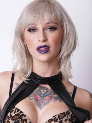 Порно звезда Kleio Valentien